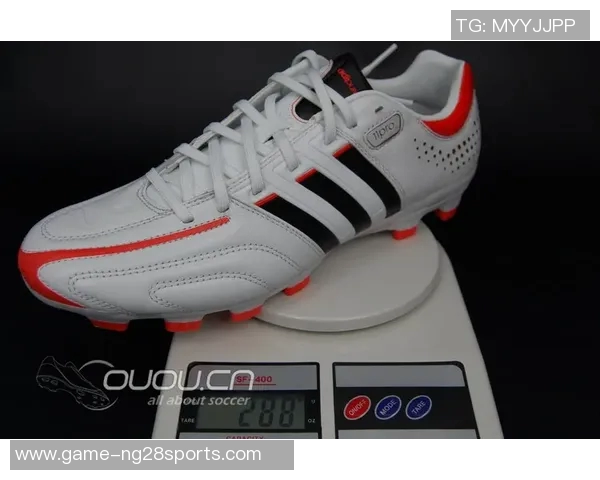 探索adipure足球鞋的卓越性能与舒适体验助你在赛场上大放异彩